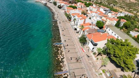 Eski Foça'da Müstakil Girişli, Bahçeli 2+2 Deniz Manzaralı Satılık Bitişik 2 Daire - Görsel 6