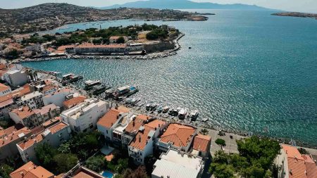Eski Foça'da Müstakil Girişli, Bahçeli 2+2 Deniz Manzaralı Satılık Bitişik 2 Daire - Görsel 49
