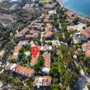 Eski Foça'da Site içinde  Satılık 3+1 Yazlık Villa