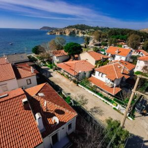 Eski Foça’da Denize Yakın Sezonluk Kiralık 3+1 Bahçeli Yazlık Villa