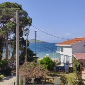 Eski Foça'da Denize Yakın Sezonluk Kiralık 4+1 Bahçeli Yazlık Villa