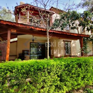 Eski Foça Emlak'tan Havuzlu Site İçerisinde 3+1 Satılık Villa