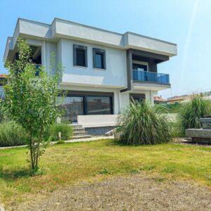 Foça Bağarası'nda 500m2 Müstakil Parselde Satılık 8+1 Tripleks