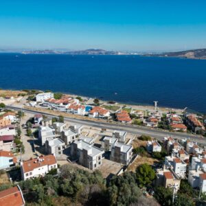 Yeni Foça'da Full Deniz & Havuz Manzaralı Satılık 4+1 Tripleks